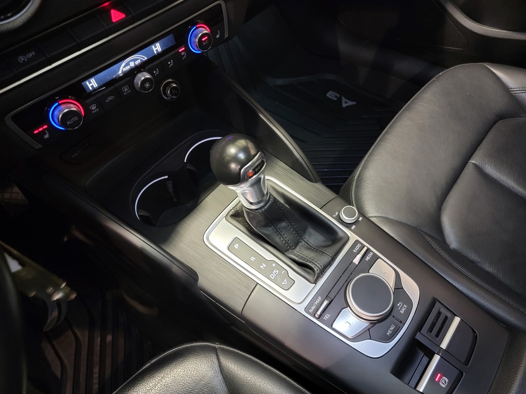 Audi A3 2017 Climatisation, Mirroirs électriques, Sièges électriques, Vitres électriques, Sièges chauffants, Intérieur cuir, Verrouillage électrique, Toit ouvrant, Régulateur de vitesse, Bluetooth, caméra-rétroviseur