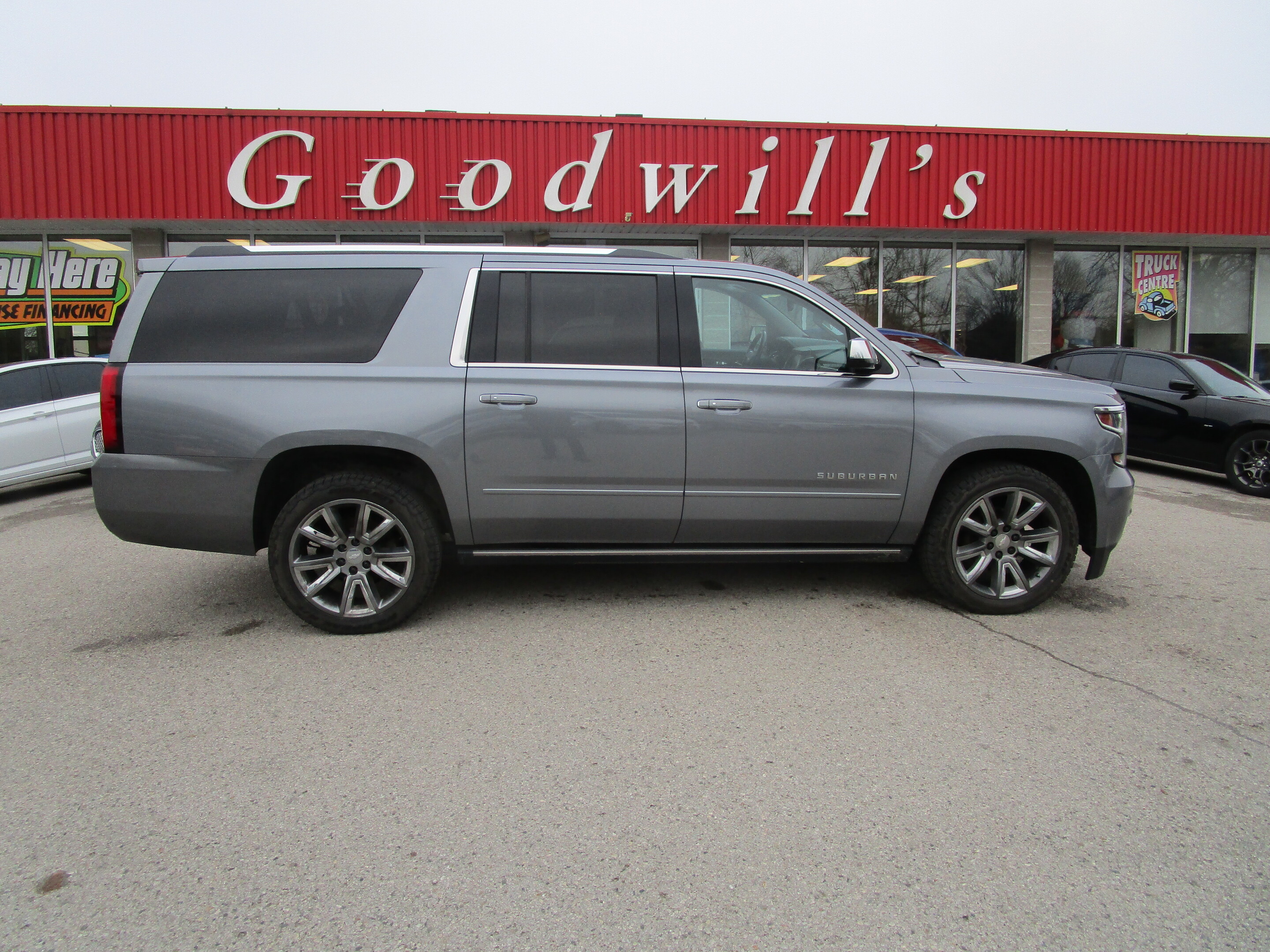 2018 Chevrolet Suburban CLEAN CARFAX, NAV, HEATED/COOLED LEATHER, SUNROOF!
