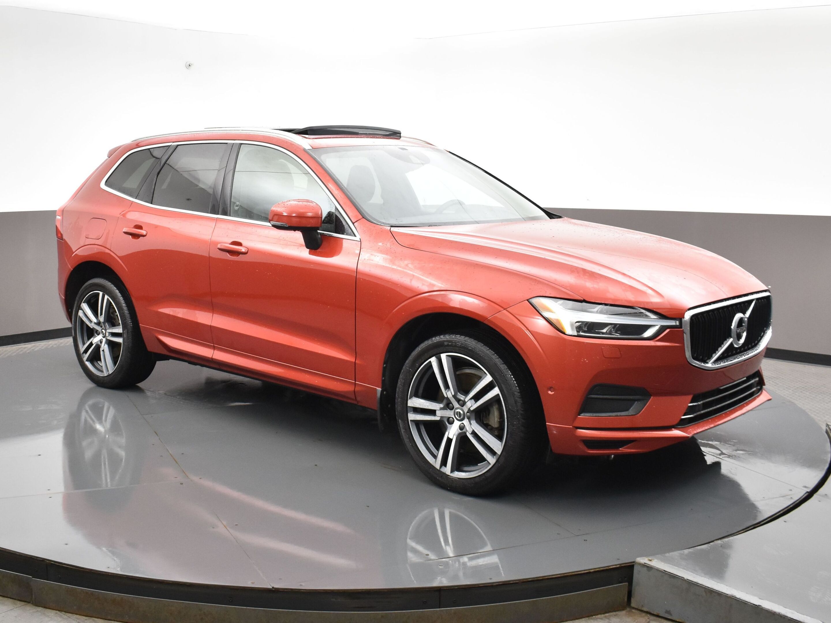 2019 Volvo XC60 AWD WITH HEATED SEATS, APPLE CARPLAY & ANDROID AUT