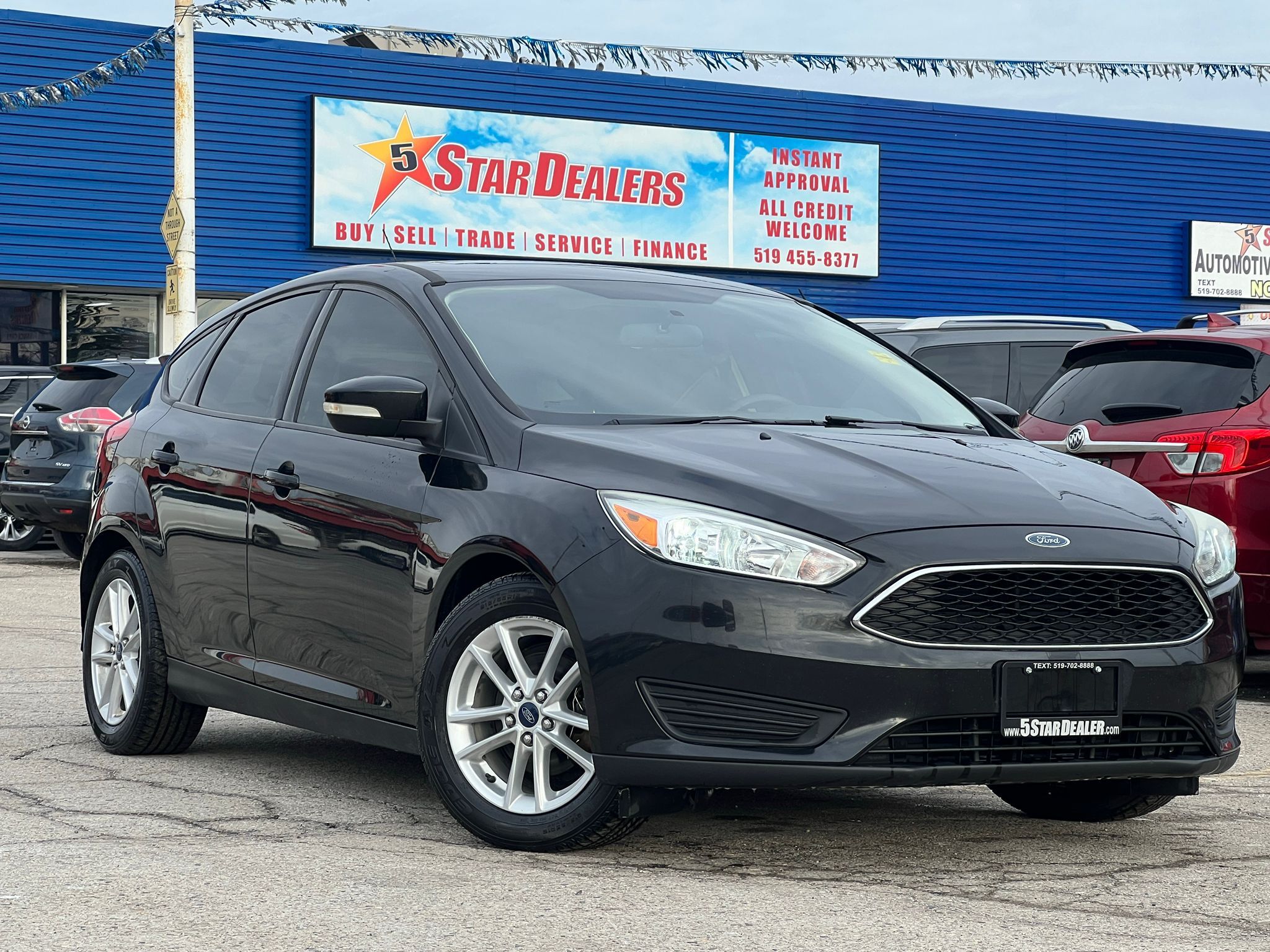 2015 Ford Focus EXCELLENT CONDITION MUST SEE WE FINANCE ALL CREDIT