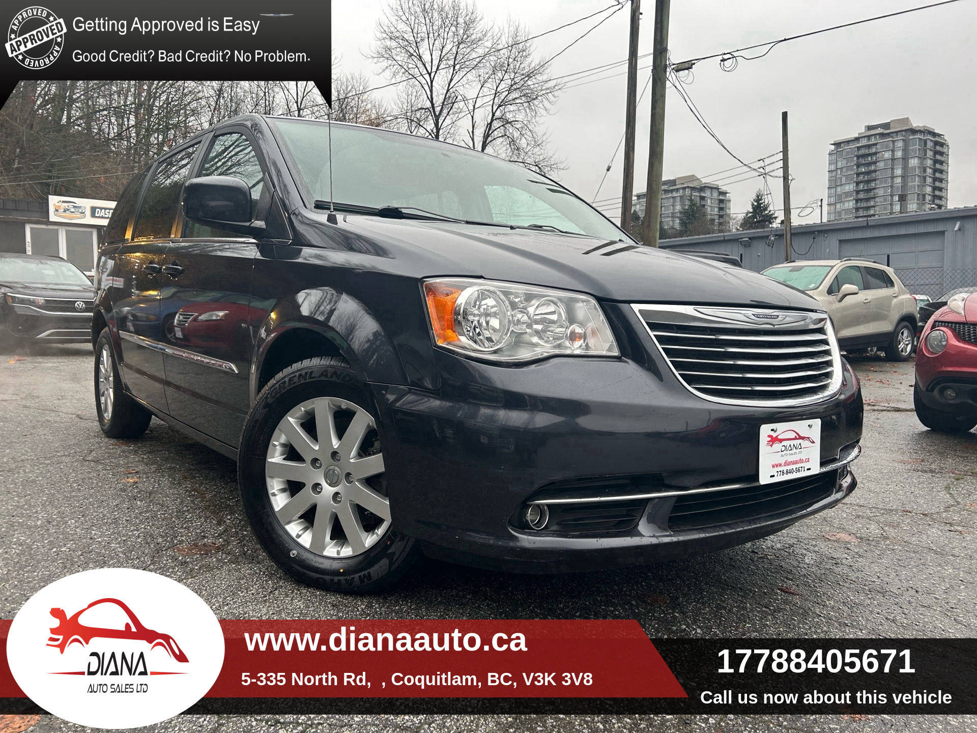 2014 Chrysler Town & Country Touring FWD - New Tires! Family-Friendly!