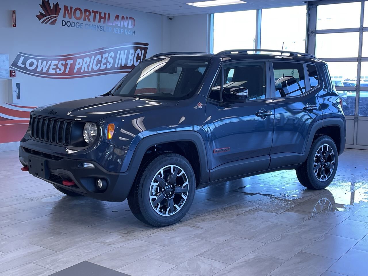 2023 Jeep Renegade Trailhawk | AWD | Leather | Hitch | Sunroof | NAV 