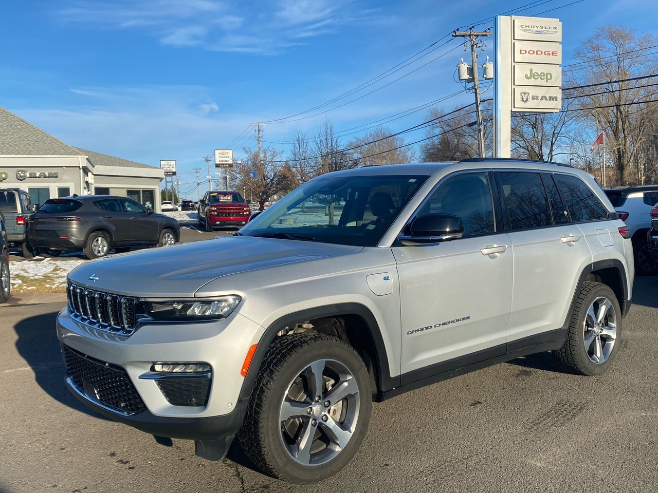 2022 Jeep Grand Cherokee 4xe BASE USE ELECTRIC MODE FOR DAILY COMMUTES AND ECON