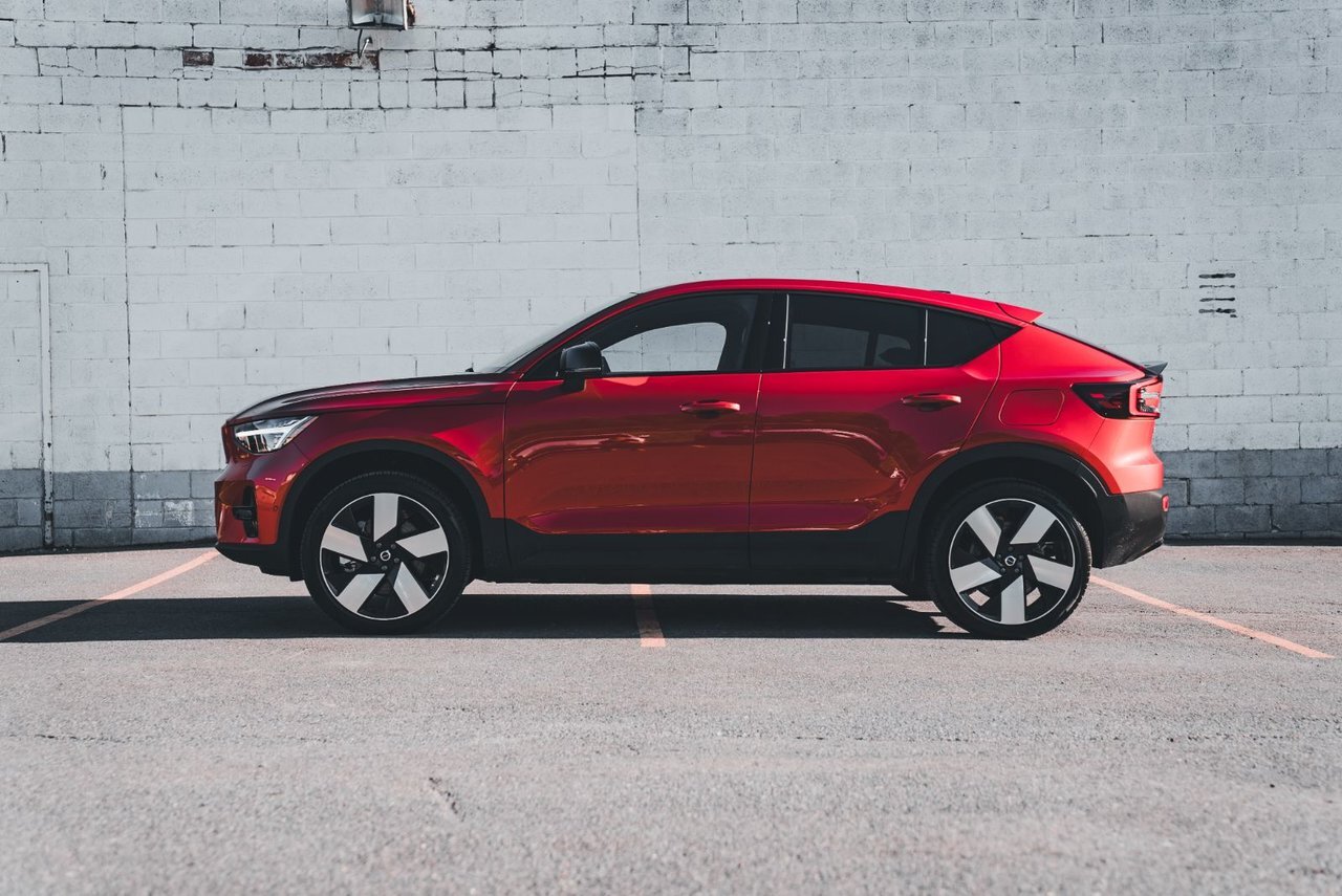 2023 Volvo C40 Recharge Pure Electric Recharge TWIN Ultimate - Dark