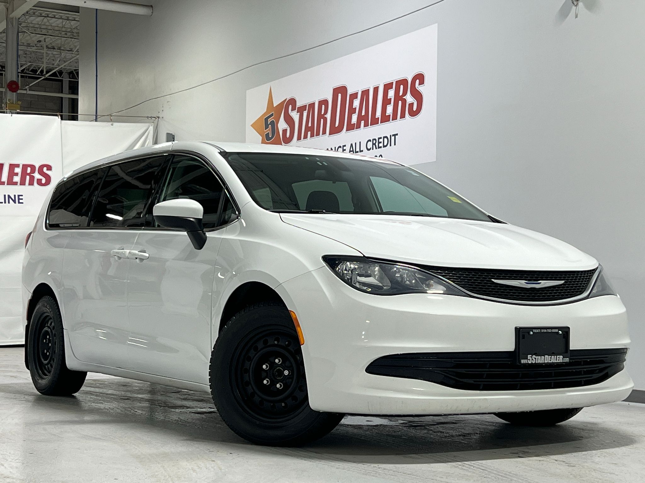 2018 Chrysler Pacifica 8 PASS EXCELLENT CONDITION  WE FINANCE ALL CREDIT