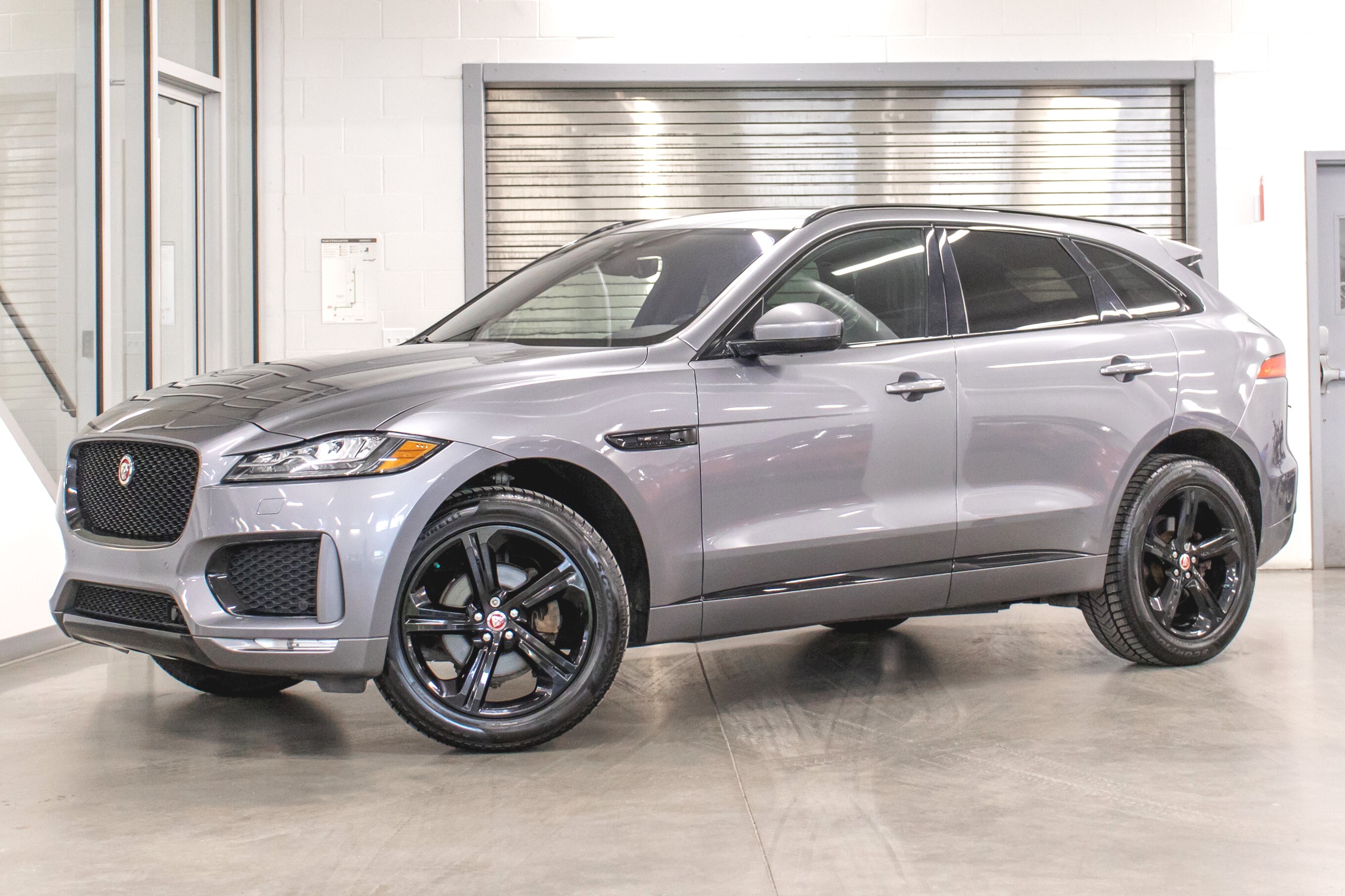 2020 Jaguar F-Pace 25t AWD Checkered Flag *CARPLAY/ANDROID AUTO*