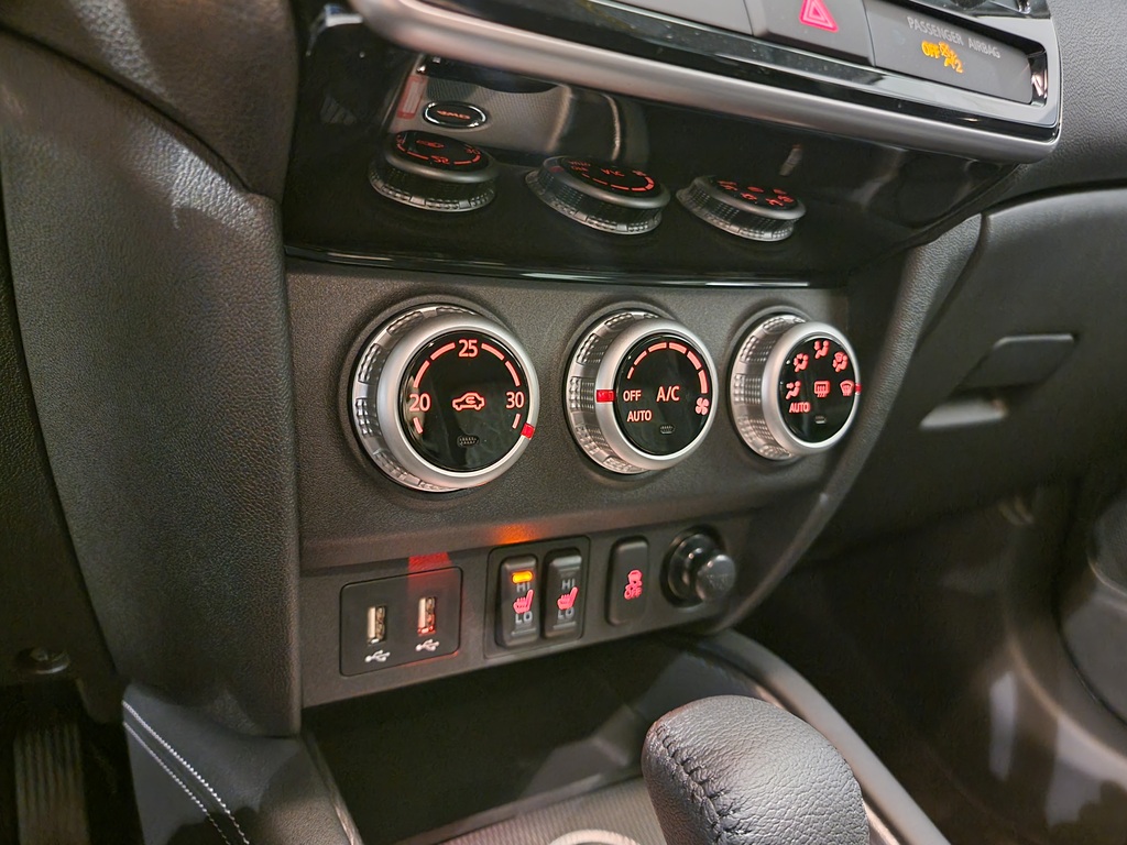 Mitsubishi RVR 2023 Climatisation, Mirroirs électriques, Vitres électriques, Régulateur de vitesse, Sièges chauffants, Verrouillage électrique, Bluetooth, caméra-rétroviseur, Commandes de la radio au volant