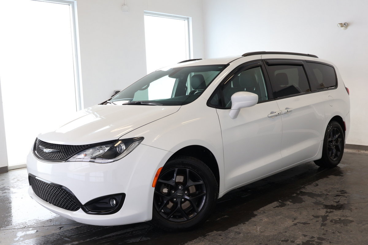 2019 Chrysler Pacifica Touring-L Ensemble S | Leather - Tow Package | / |