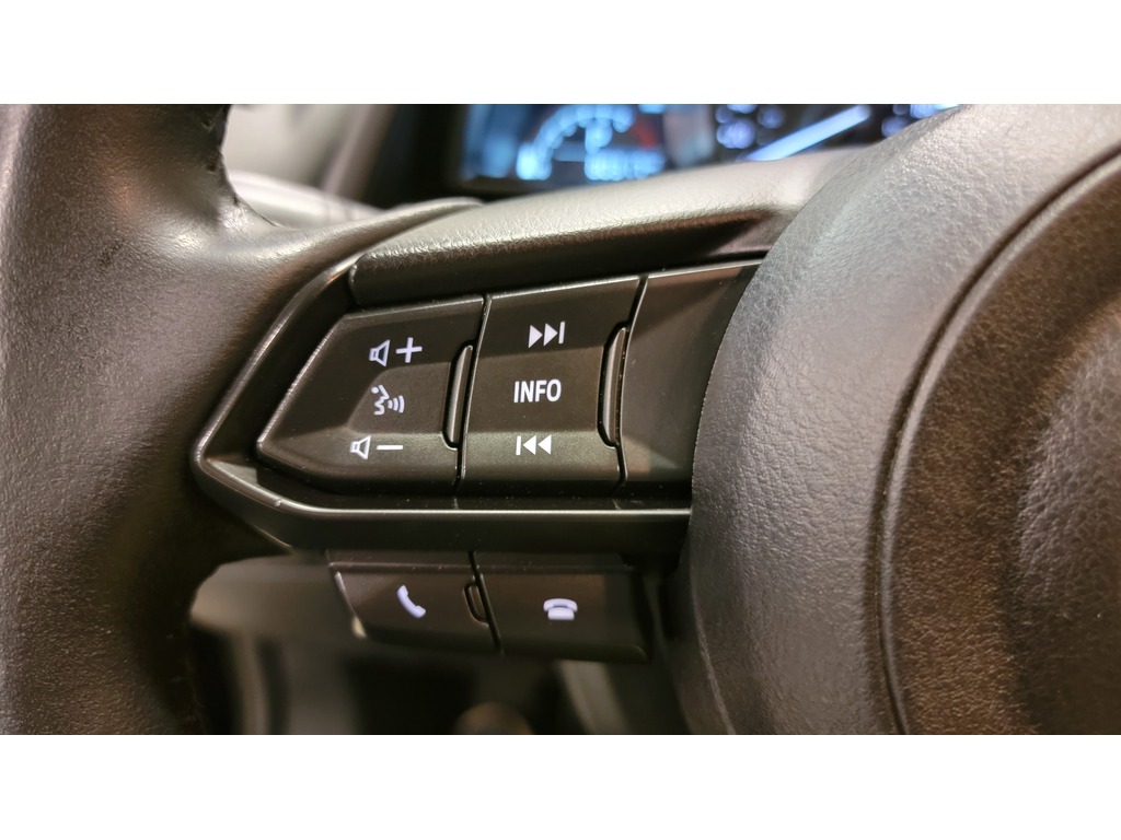 Mazda CX-3 2021 Climatisation, Mirroirs électriques, Vitres électriques, Toit ouvrant assisté, Régulateur de vitesse, Sièges chauffants, Intérieur cuir, Verrouillage électrique, Bluetooth, caméra-rétroviseur, Volant chauffant, Commandes de la radio au volant