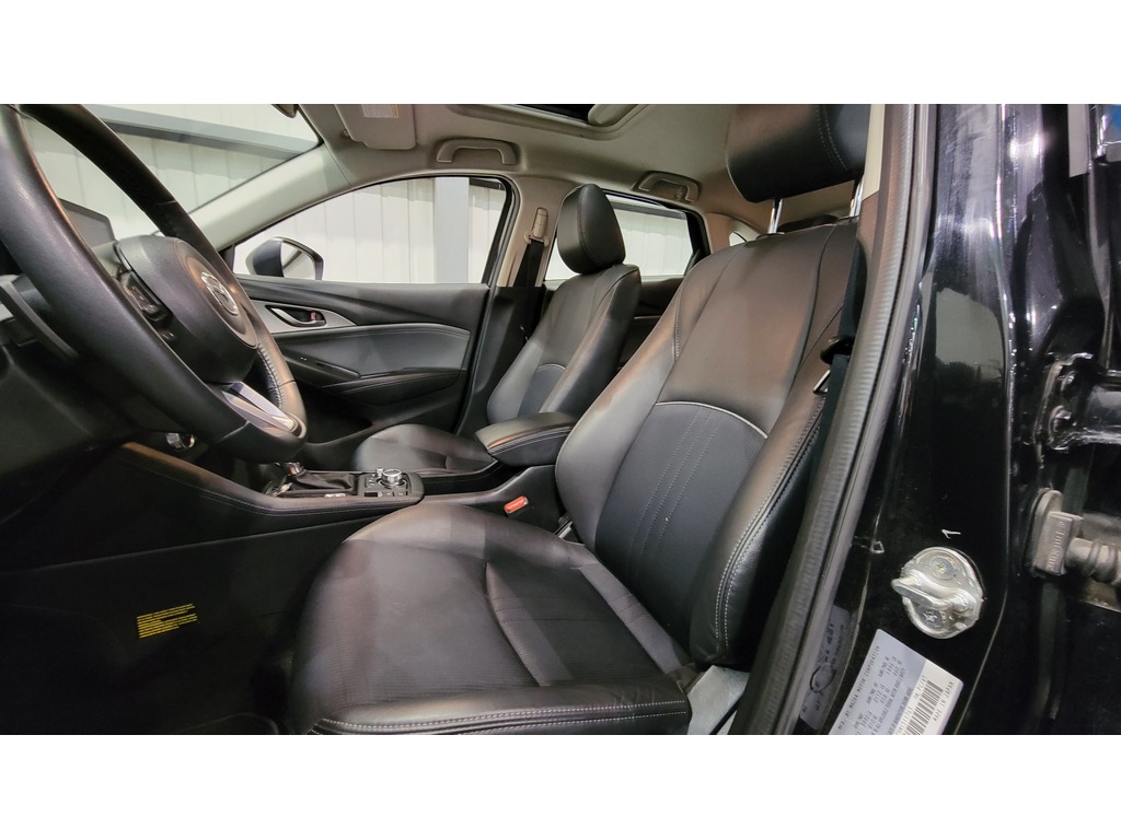 Mazda CX-3 2021 Climatisation, Mirroirs électriques, Vitres électriques, Toit ouvrant assisté, Régulateur de vitesse, Sièges chauffants, Intérieur cuir, Verrouillage électrique, Bluetooth, caméra-rétroviseur, Volant chauffant, Commandes de la radio au volant
