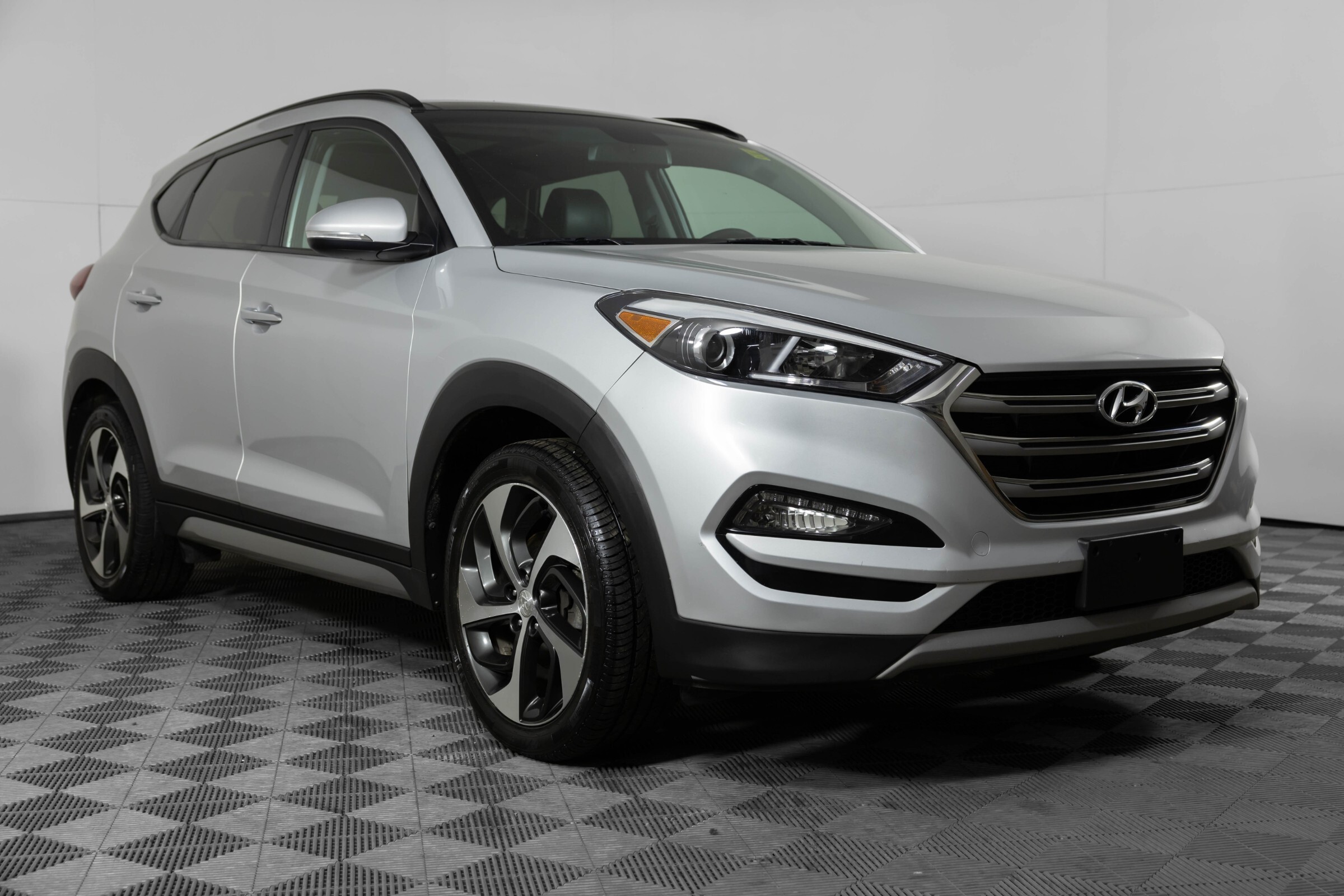2017 Hyundai Tucson AWD LIMITED * PANO ROOF BSM BACK UP CAM HTD WHEEL