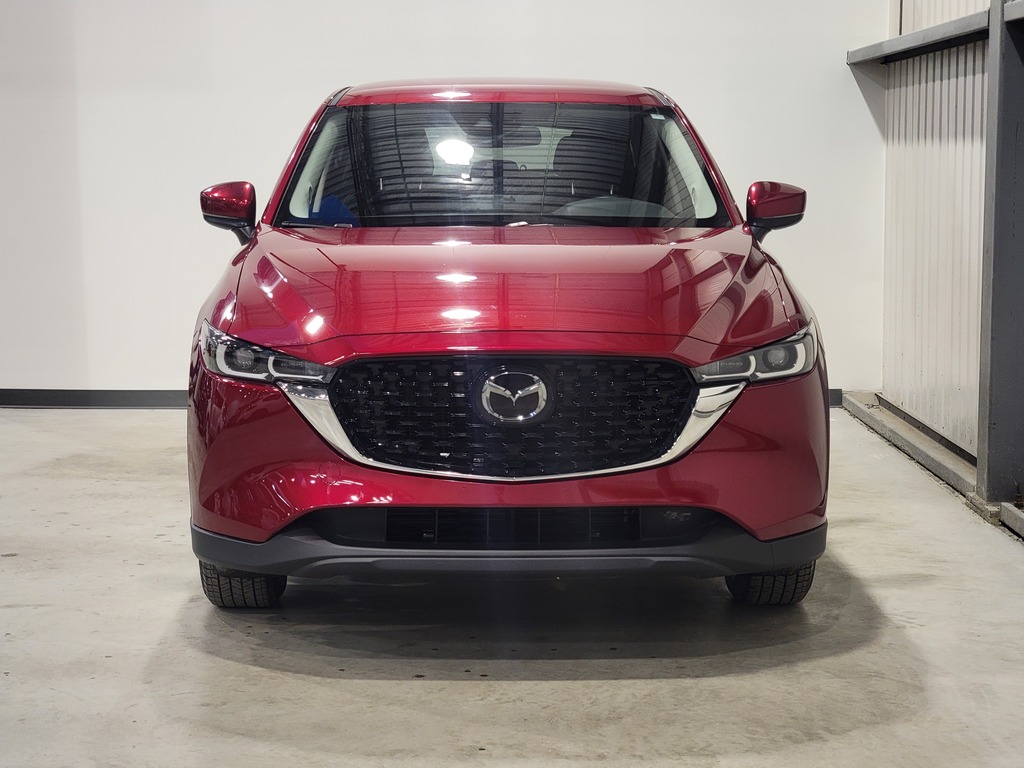 Mazda CX-5 2022 Air conditioner, Electric mirrors, Power Seats, Electric windows, Speed regulator, Heated seats, Leather interior, Electric lock, Bluetooth, Mechanically opening tailgate, rear-view camera, Heated steering wheel, Steering wheel radio controls