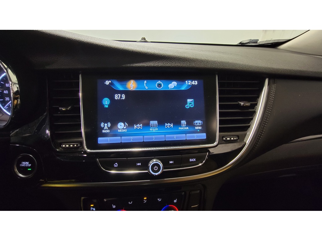 Buick Encore 2017 Air conditioner, Navigation system, Electric mirrors, Power Seats, Electric windows, Speed regulator, Heated seats, Leather interior, Electric lock, Sunroof, Bluetooth, rear-view camera, Steering wheel radio controls