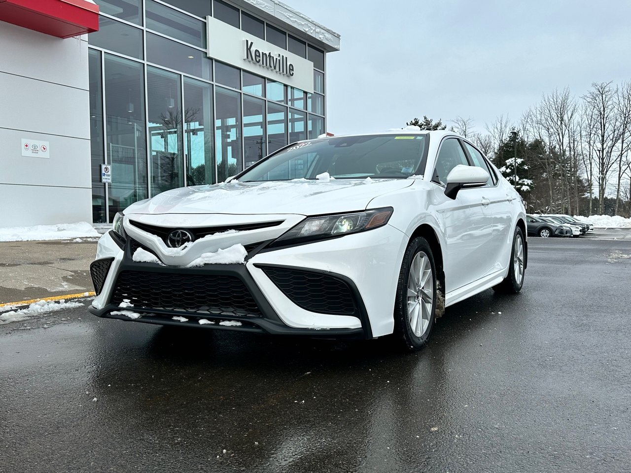 2022 Toyota Camry SE Toyota Certified with new brakes!