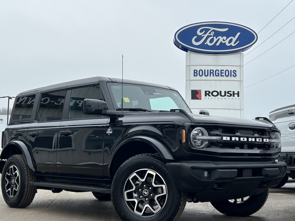 2024 Ford Bronco Outer Banks  *4-DOOR, HARD TOP*