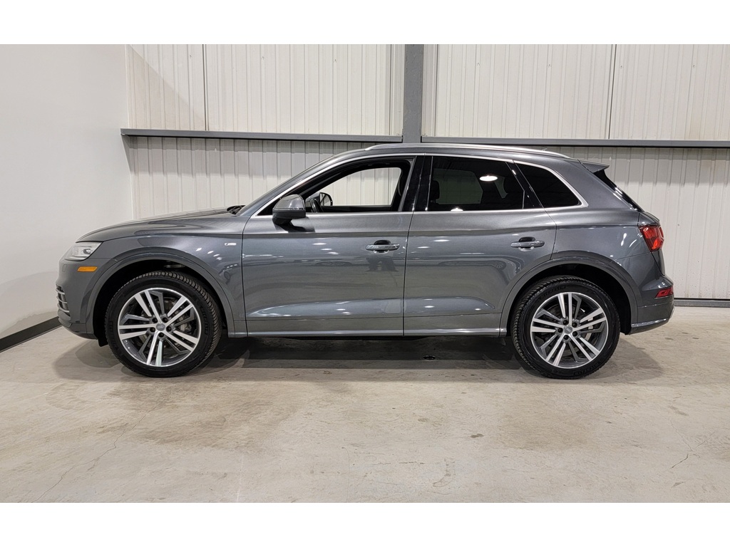 Audi Q5 2018 Air conditioner, Navigation system, Electric mirrors, Power Seats, Electric windows, Speed regulator, Heated mirrors, Heated seats, Leather interior, Electric lock, Bluetooth, Mechanically opening tailgate, Panoramic sunroof, , rear-view camera, Steering wheel radio controls