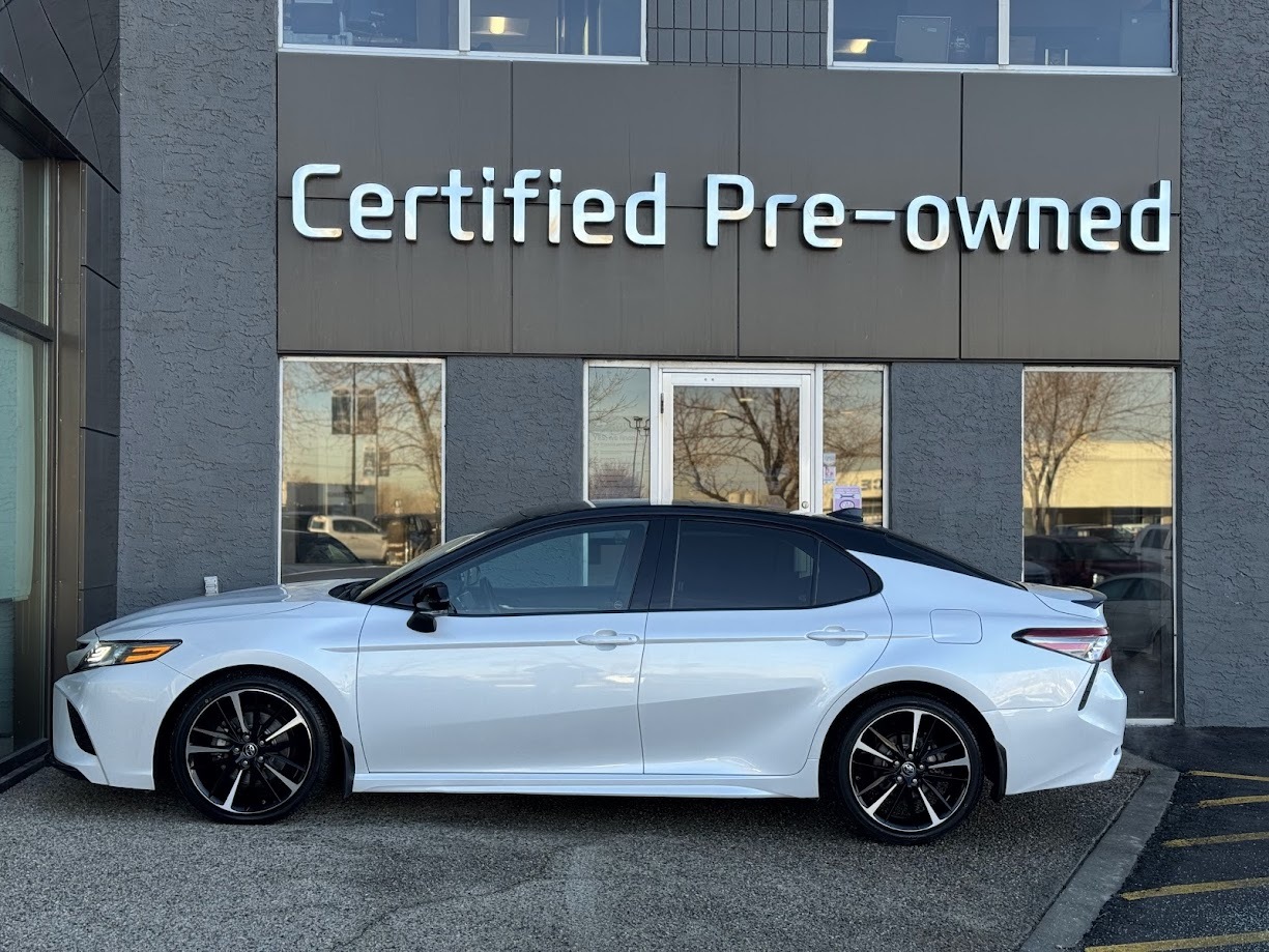 2018 Toyota Camry XSE w/ V6 / LEATHER / PANORAMIC ROOF 