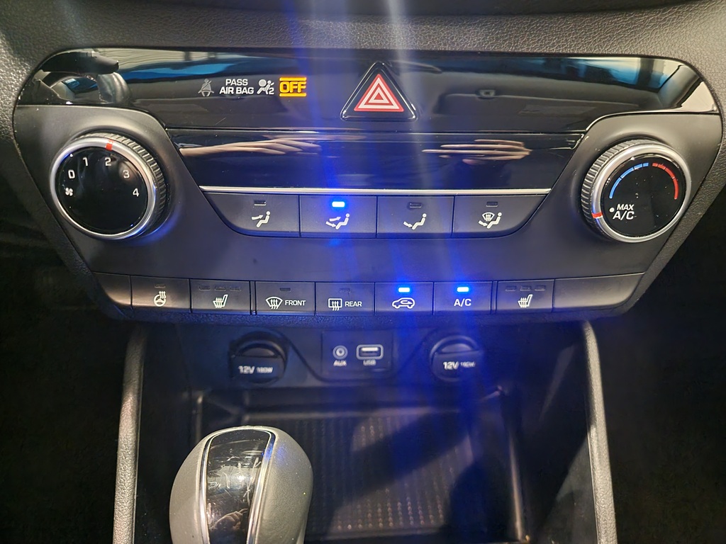Hyundai Tucson 2021 Climatisation, Mirroirs électriques, Vitres électriques, Régulateur de vitesse, Sièges chauffants, Verrouillage électrique, Bluetooth, Prise auxiliaire 12 volts, caméra-rétroviseur, Volant chauffant, Commandes de la radio au volant