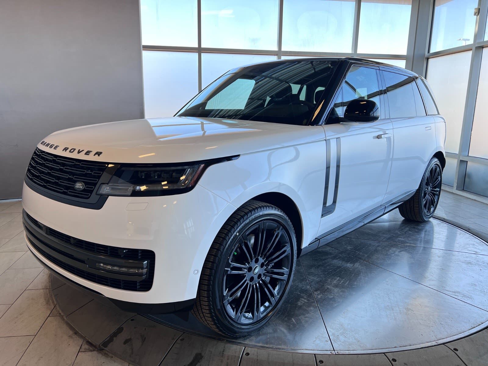 2024 Land Rover Range Rover ASK ABOUT MARCH MADNESS SAVINGS! RATES AS LOW AS 5