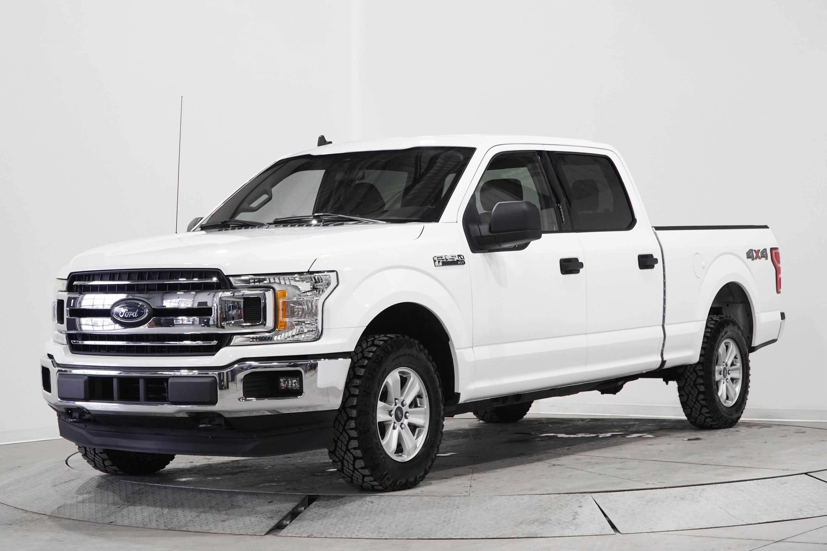 2020 Ford F-150 XLT 4WD SuperCrew, 6 places, bluetooth