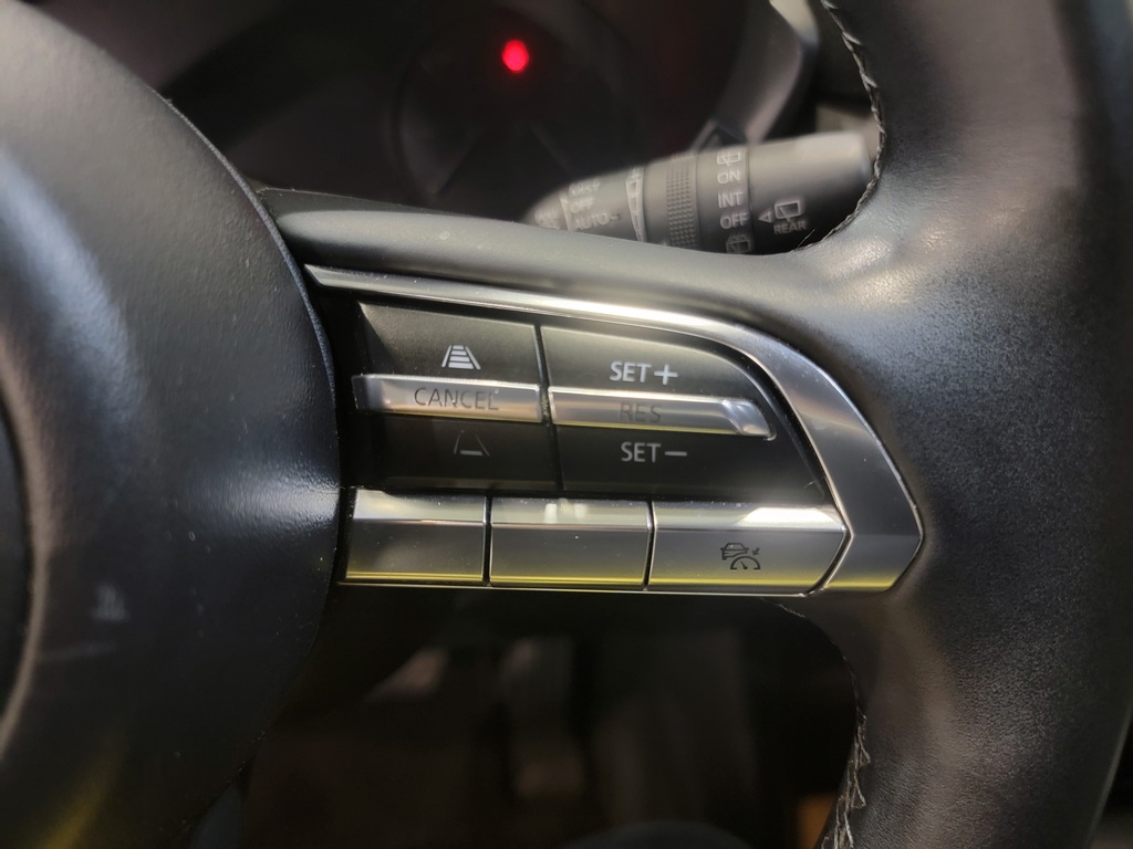 Mazda MX-30 2022 Climatisation, Système de navigation, Mirroirs électriques, Vitres électriques, Régulateur de vitesse, Sièges chauffants, Verrouillage électrique, Bluetooth, caméra-rétroviseur, Volant chauffant, Commandes de la radio au volant