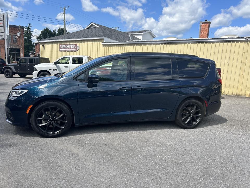 2022 Chrysler Pacifica Touring L TA