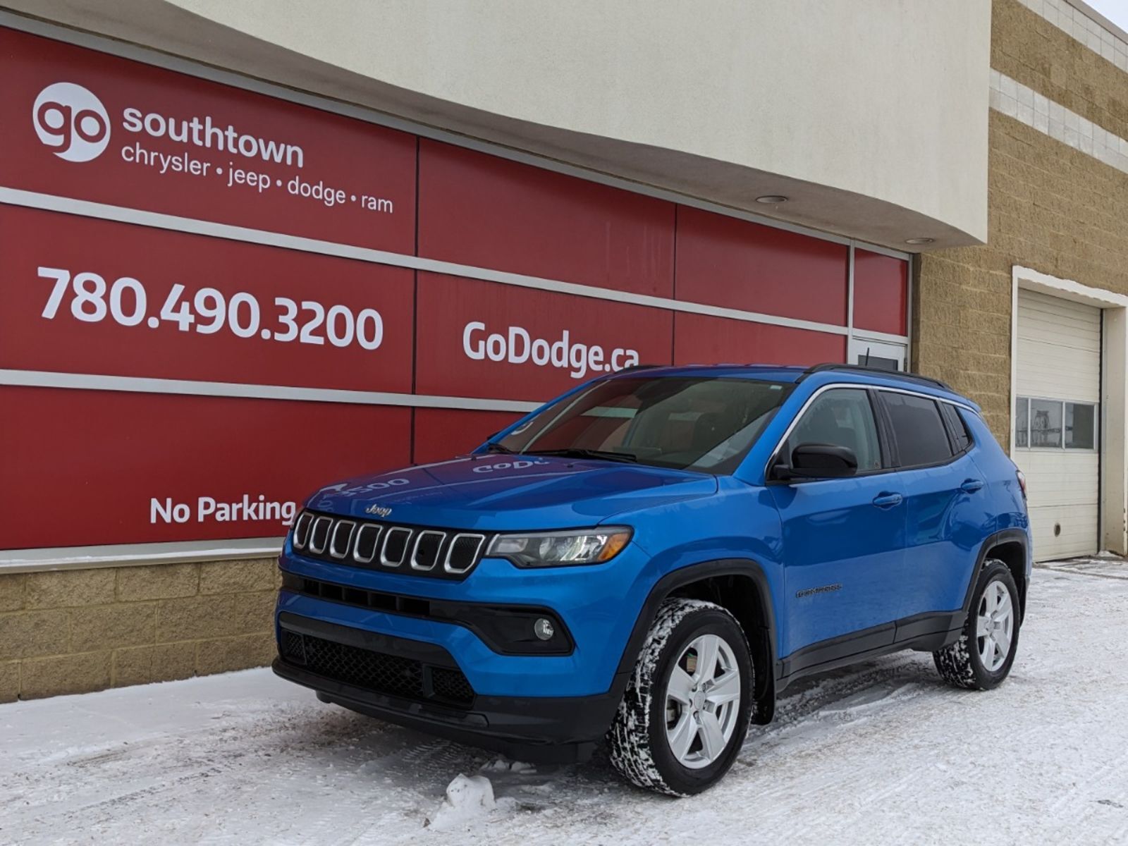 2022 Jeep Compass NORTH IN LASER BLUE PEARL EQUIPPED WITH A 2.4L MUL