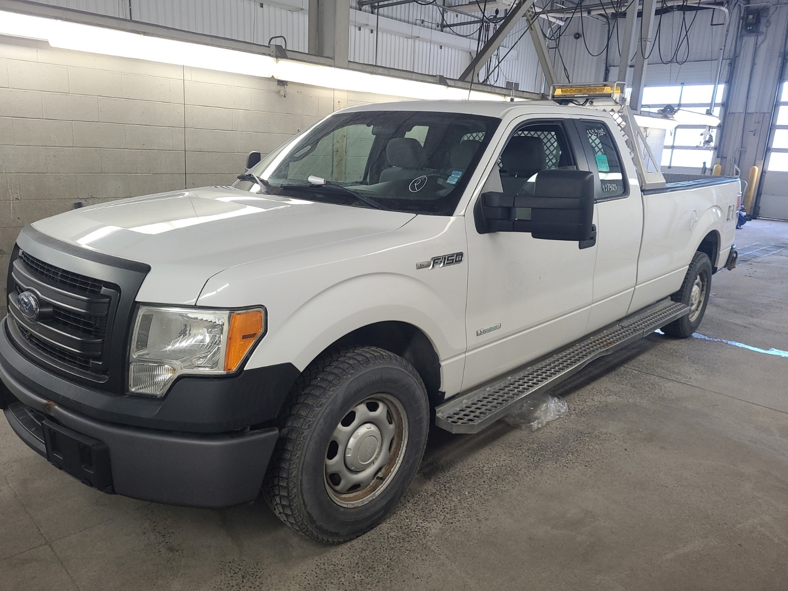 2014 Ford F-150 XL SuperCab 8ft Long Box Heavy Payload Low 66 km !