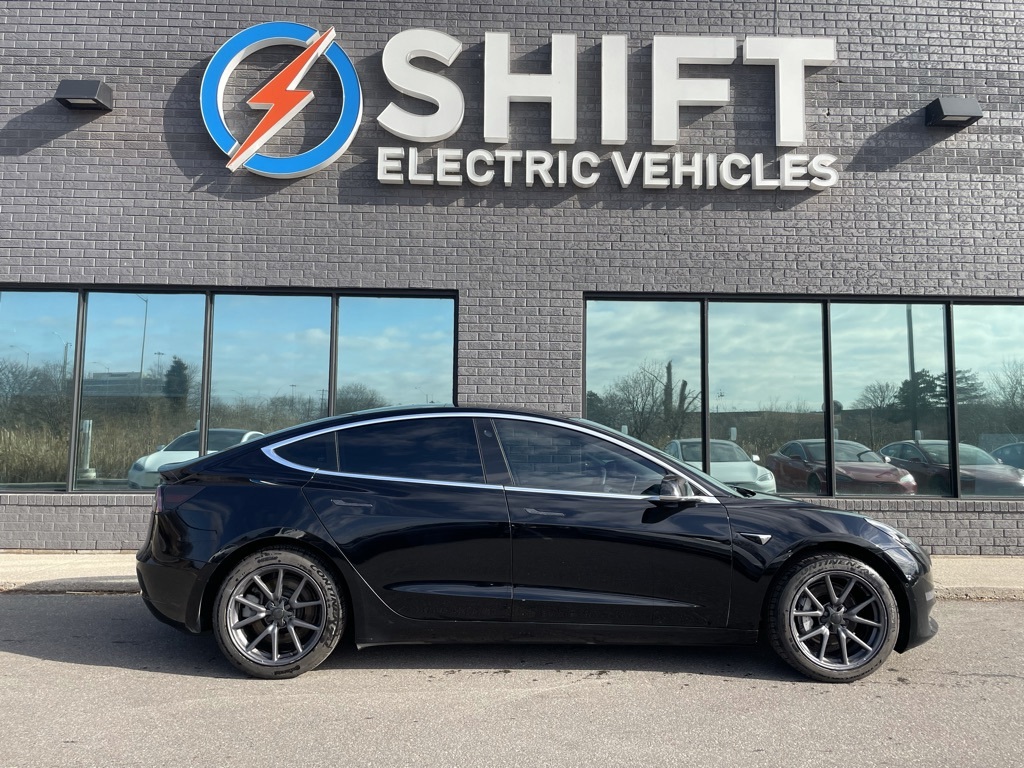 2019 Tesla Model 3 SR+ AUTOPILOT!