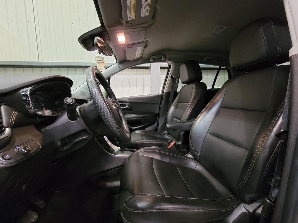 Chevrolet Trax 2021 Climatisation, Mirroirs électriques, Sièges électriques, Vitres électriques, Régulateur de vitesse, Intérieur cuir, Verrouillage électrique, Bluetooth, Prise auxiliaire 12 volts, caméra-rétroviseur, Commandes de la radio au volant