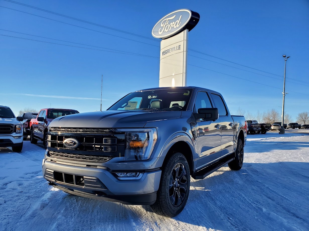 2023 Ford F-150 XLT CREW CAB 4X4 5.5' BOX BLACK PKG