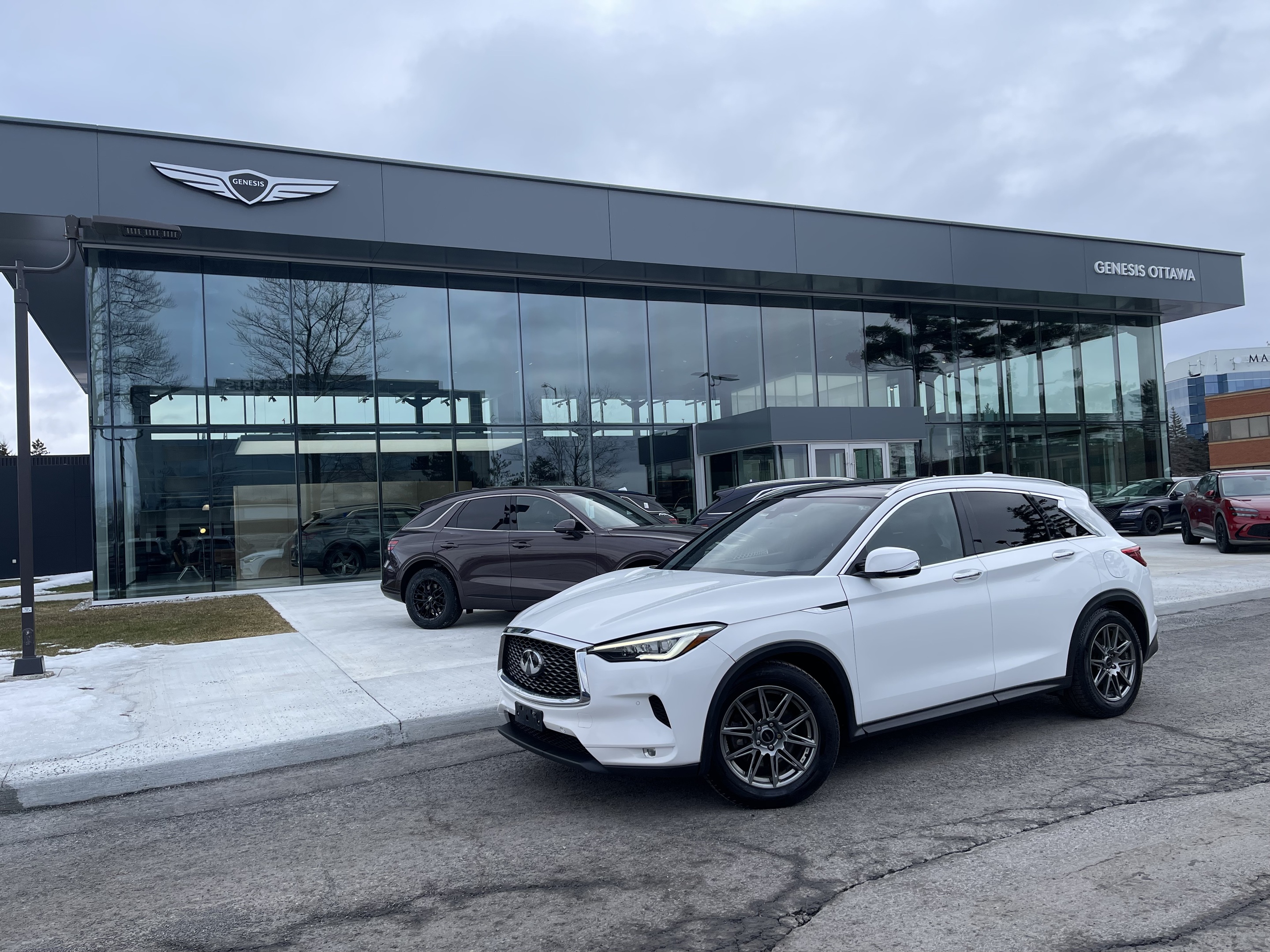 2019 Infiniti QX50 Sensory package / Two set of tires on Rims 