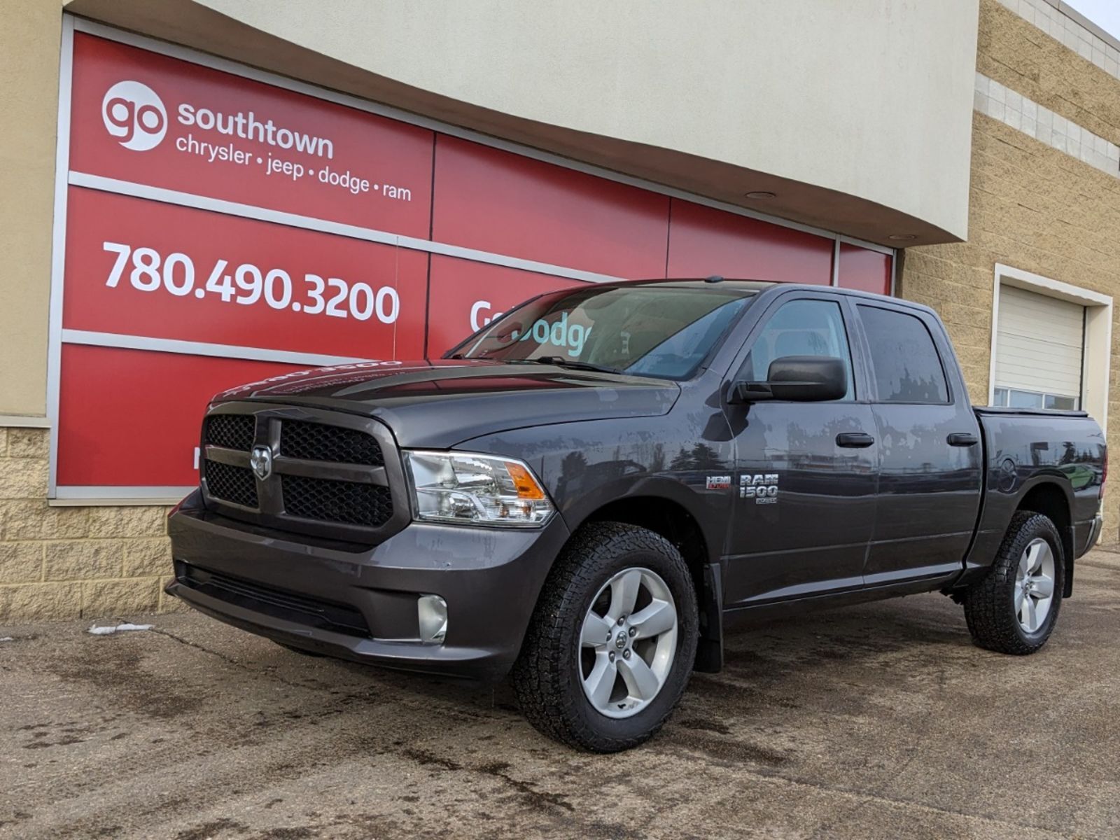 2021 Ram 1500 Classic EXPRESS IN GRANITE METALLIC EQUIPPED WITH A 5.7L H