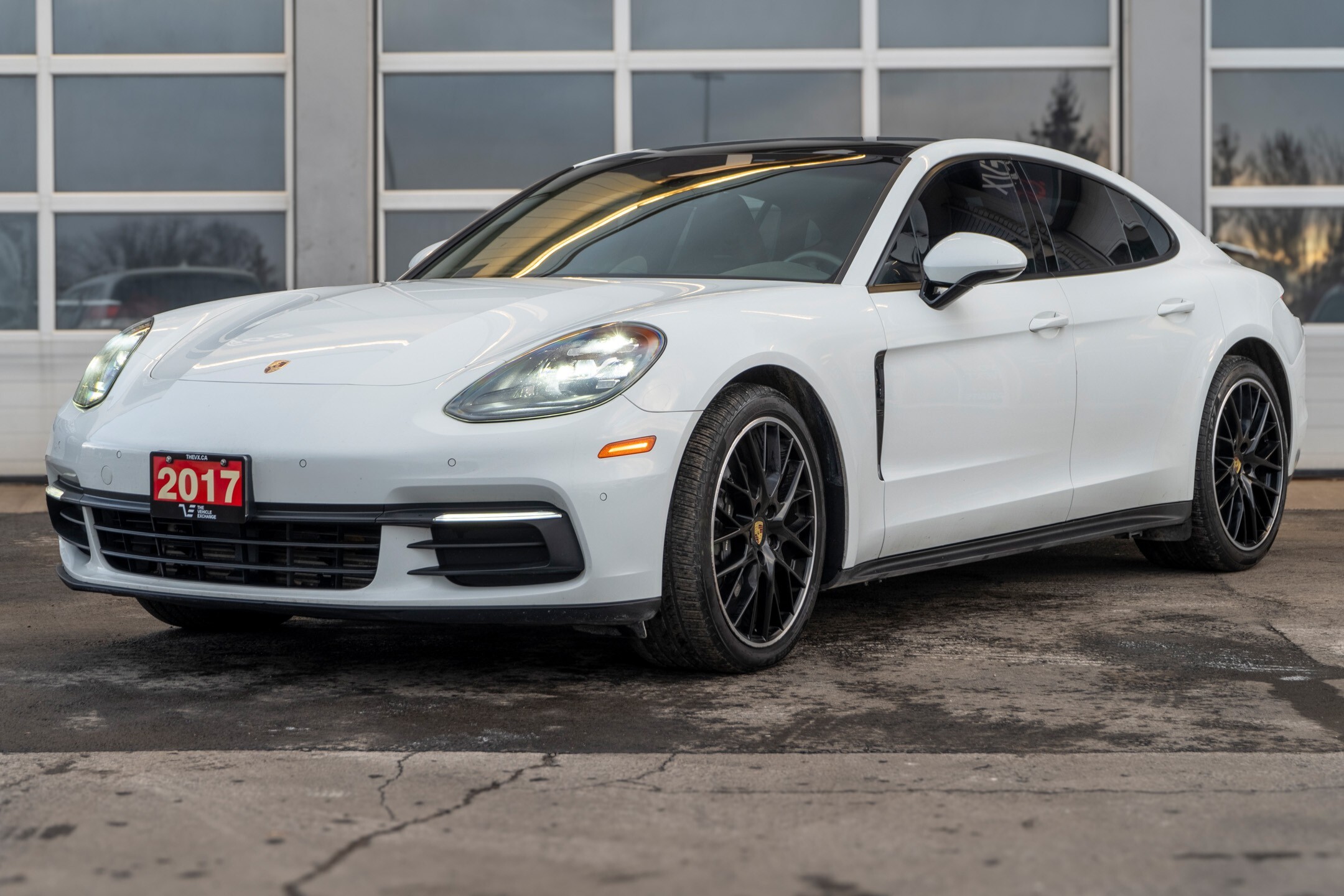 2017 Porsche Panamera AWD| Local Trade| New Tires| Leather| Navigation|