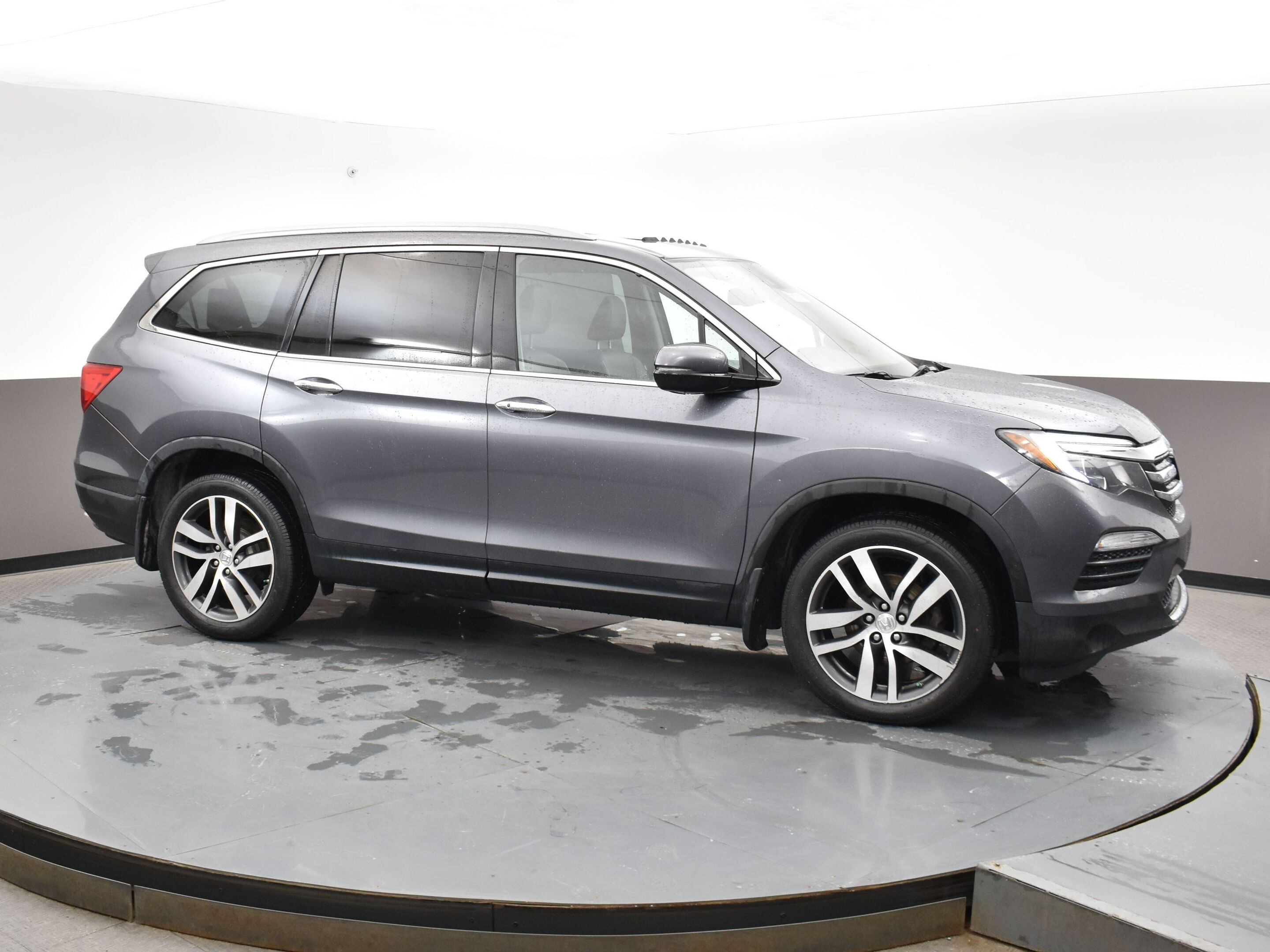2016 Honda Pilot TOURING WITH HEATED & VENTILATED SEATS, BLUETOOTH 