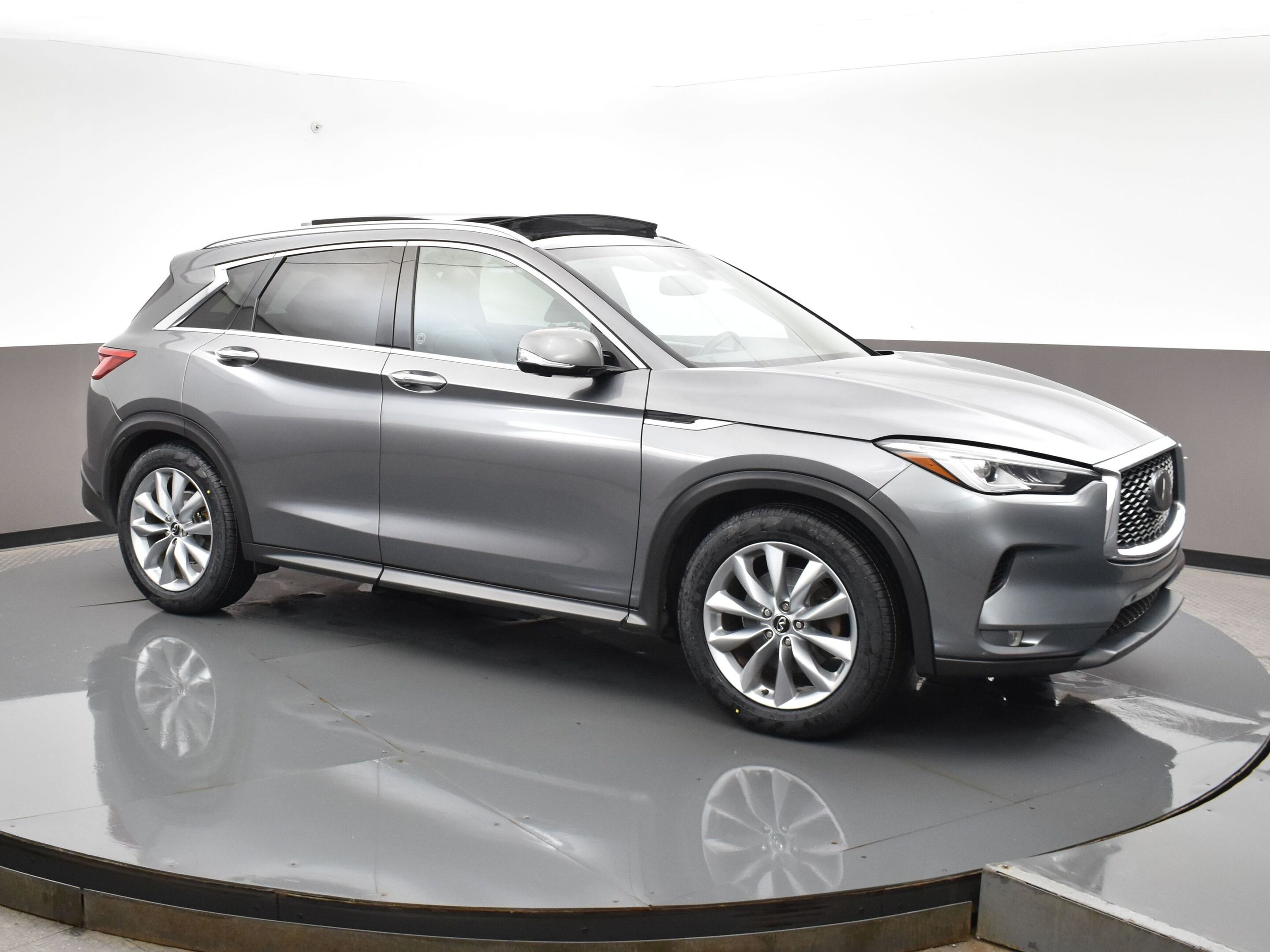 2019 Infiniti QX50 ESSENTIAL with Leather, Navigation, sunroof, heate