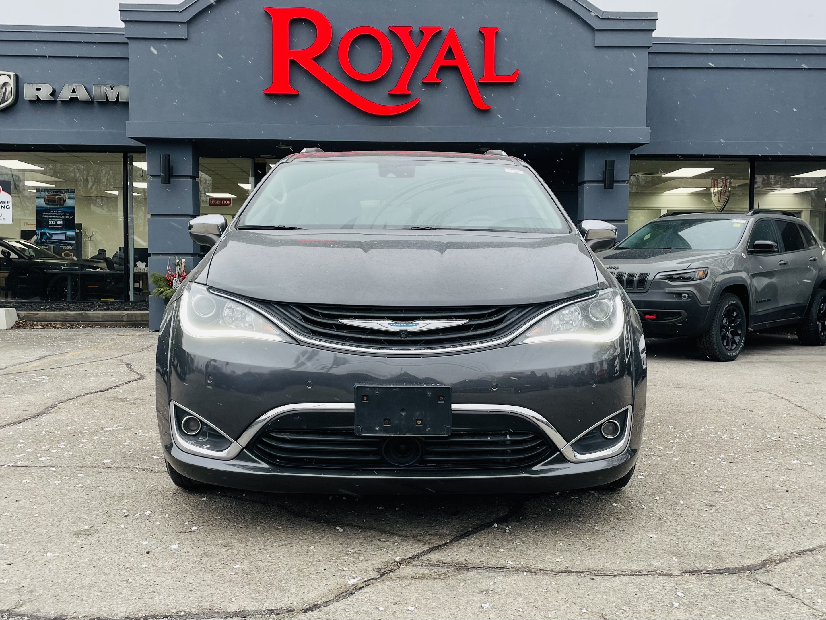 2019 Chrysler Pacifica Hybrid LIMITED