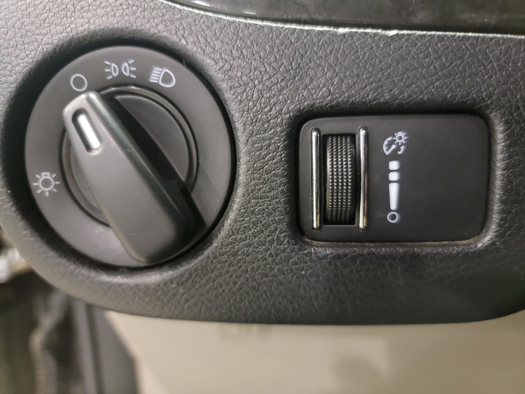 Dodge Grand Caravan 2017 Air conditioner, CD player, Electric mirrors, Electric windows, Electric lock, Speed regulator, Heated mirrors, Bluetooth, Third row seat, , Steering wheel radio controls, 