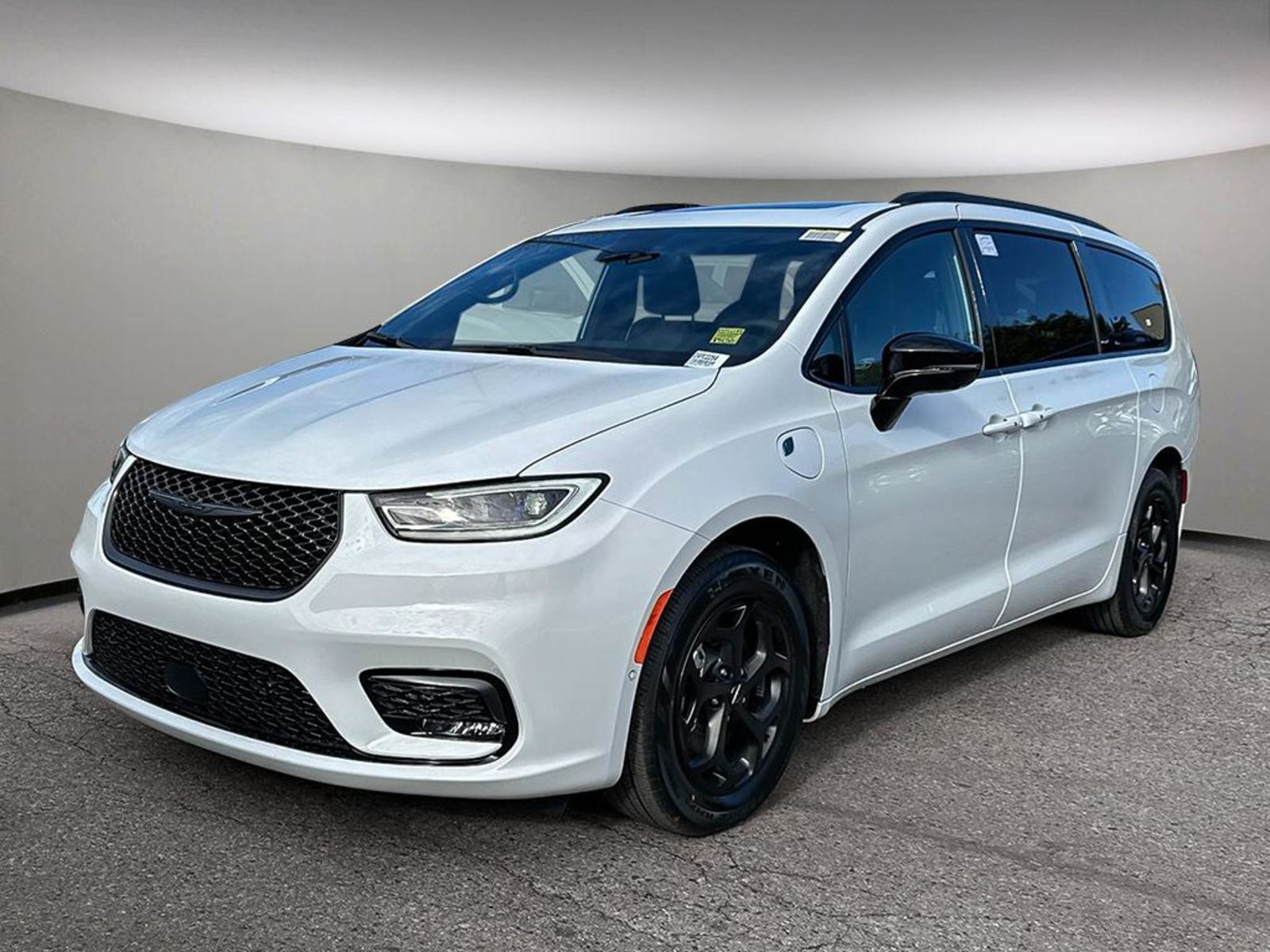 2024 Chrysler Pacifica Hybrid Premium S Appearance + LEATHER/UCONNECT 5 NAV/PANO