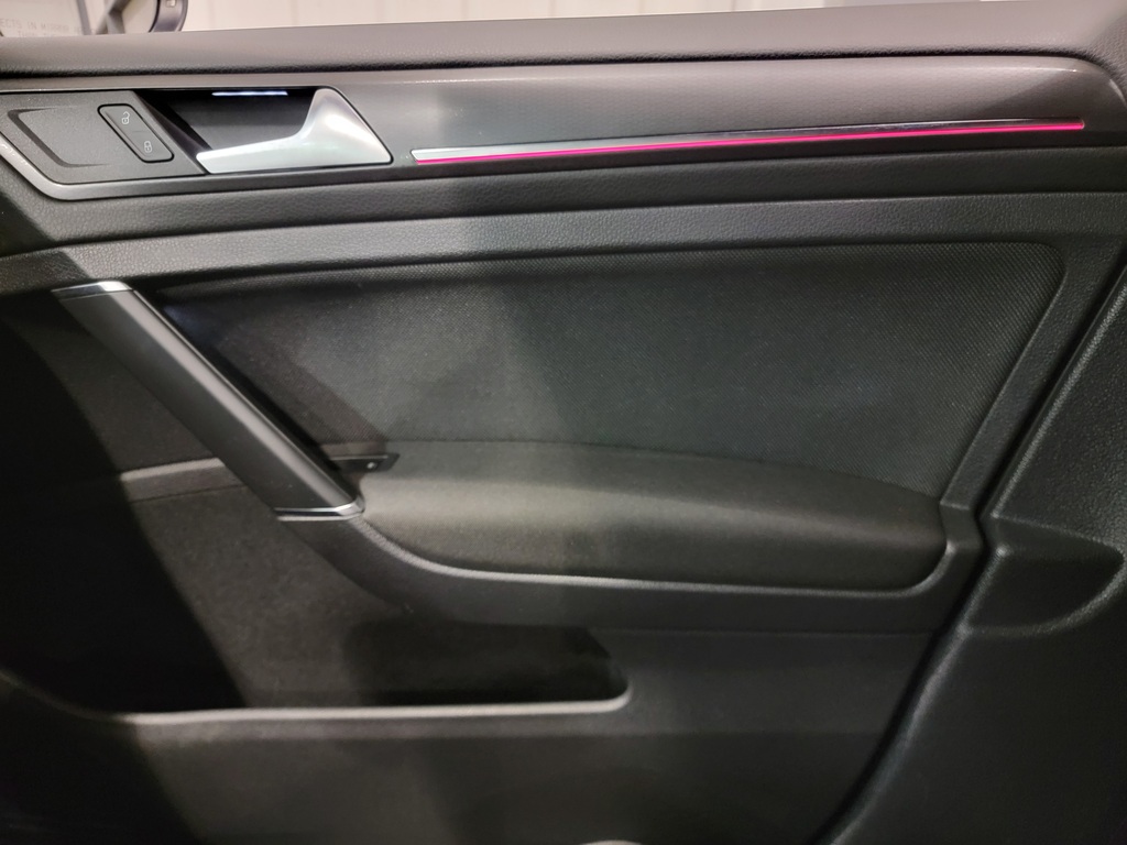 Volkswagen Golf GTI 2019 Air conditioner, Electric mirrors, Electric windows, Heated seats, Electric lock, Speed regulator, Bluetooth, rear-view camera, Steering wheel radio controls