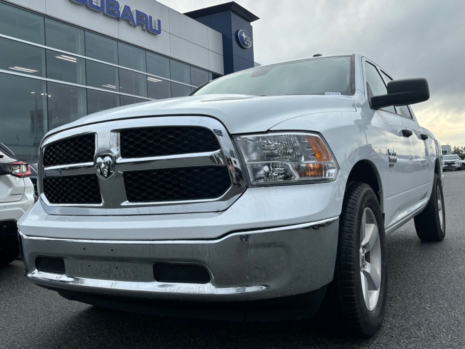 2022 Ram 1500 Classic CLEAN CARFAX | LOW KMS | 4WD | V6 | BACK UP CAMERA