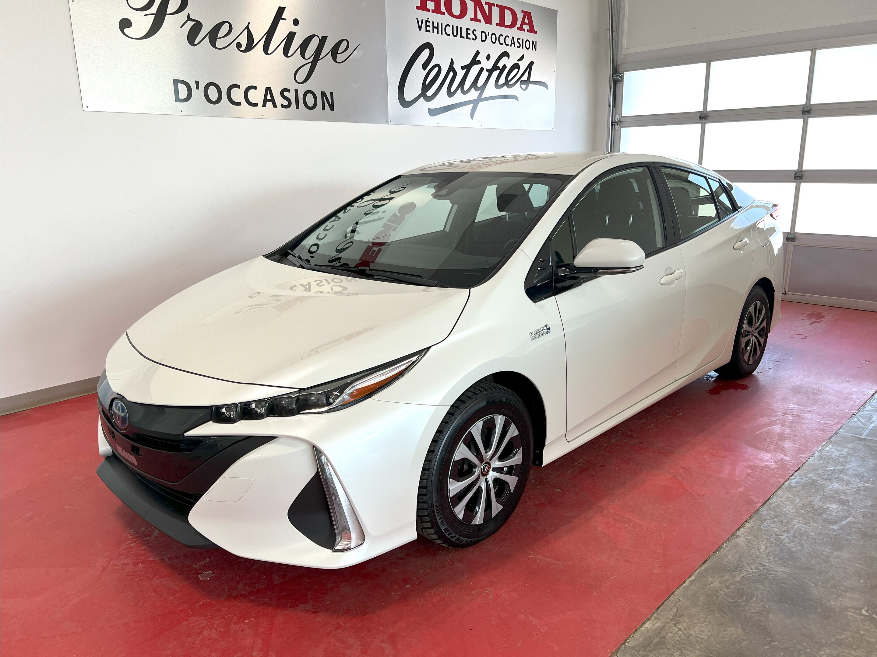 2020 Toyota Prius Prime LE PLUG-IN HYBRID 40 KM AUTONOMIE ELECTRIQUE!