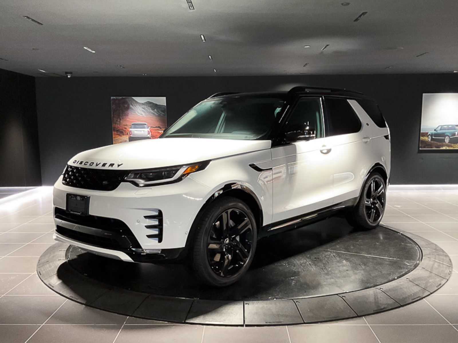 2023 Land Rover Discovery R-Dynamic S | Windsor Leather Seats | Heated Winds
