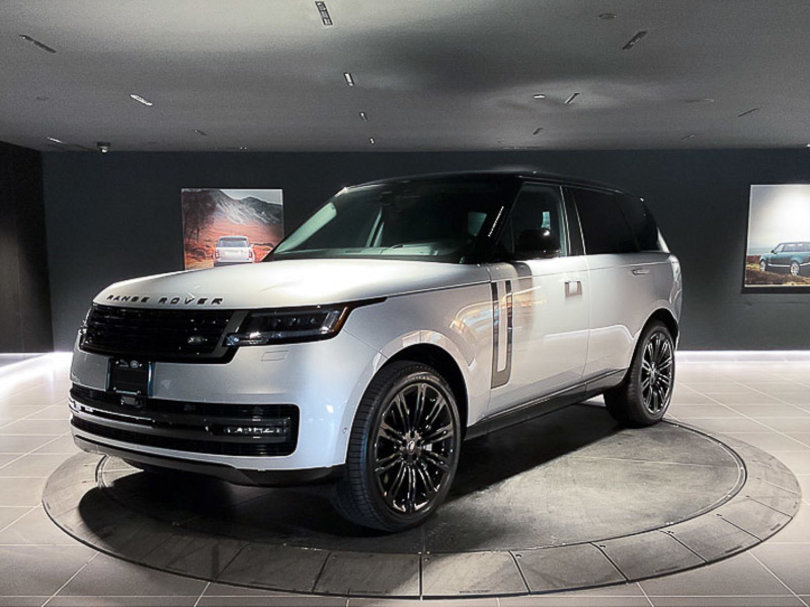 2024 Land Rover Range Rover SE | Shadow Exterior Pack | Black Contrast Roof | 