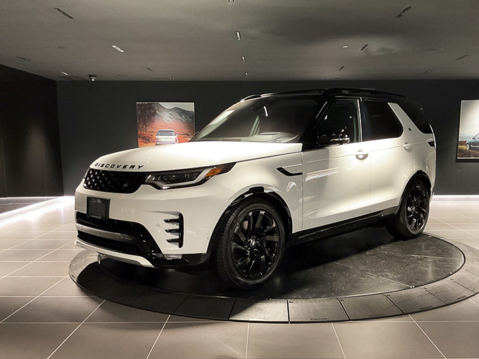 2023 Land Rover Discovery R-Dynamic HSE | Premium Cabin Lighting | Ebony Mor