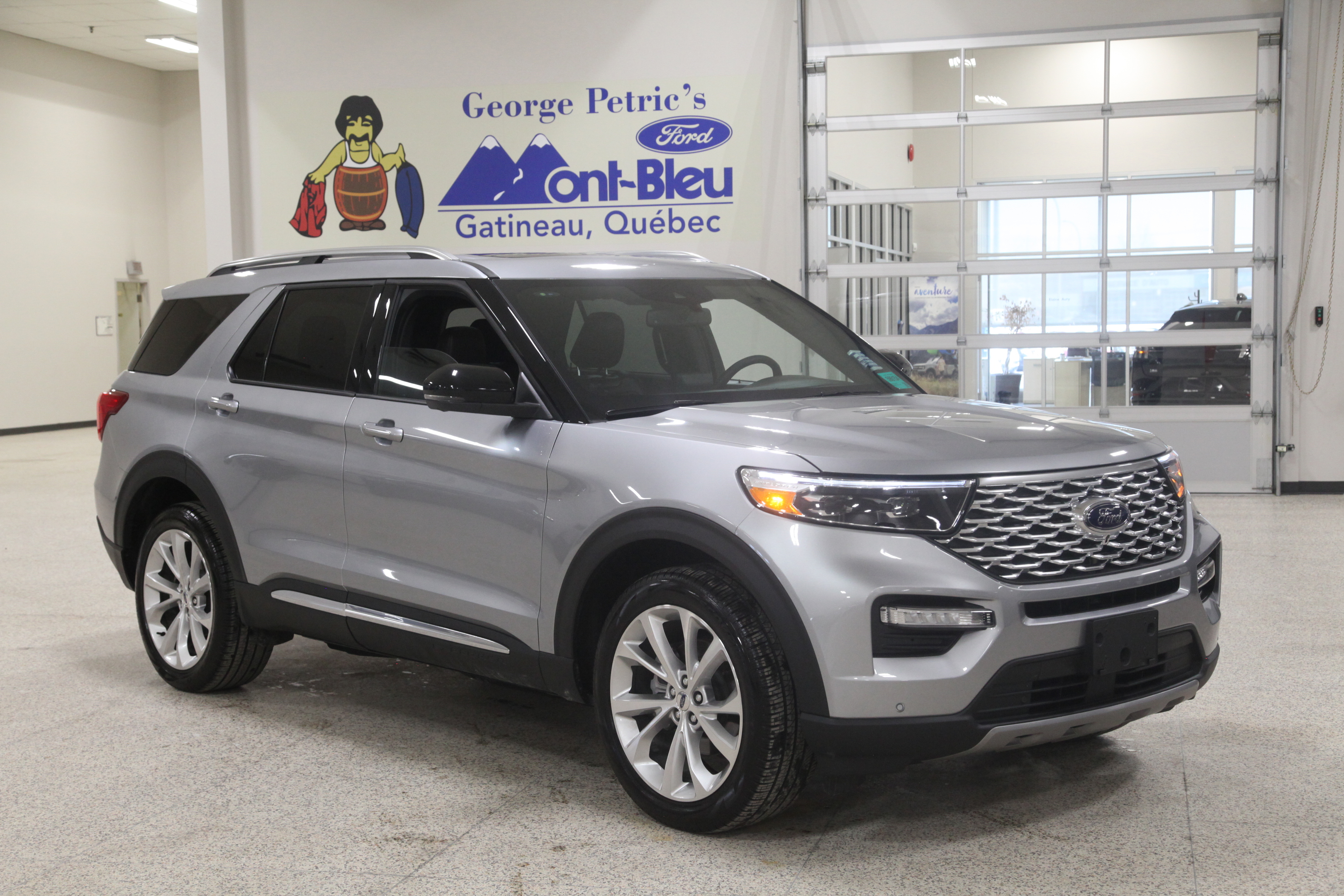 2023 Ford Explorer Platinum 4WD / TECHNOLOGY PACKAGE