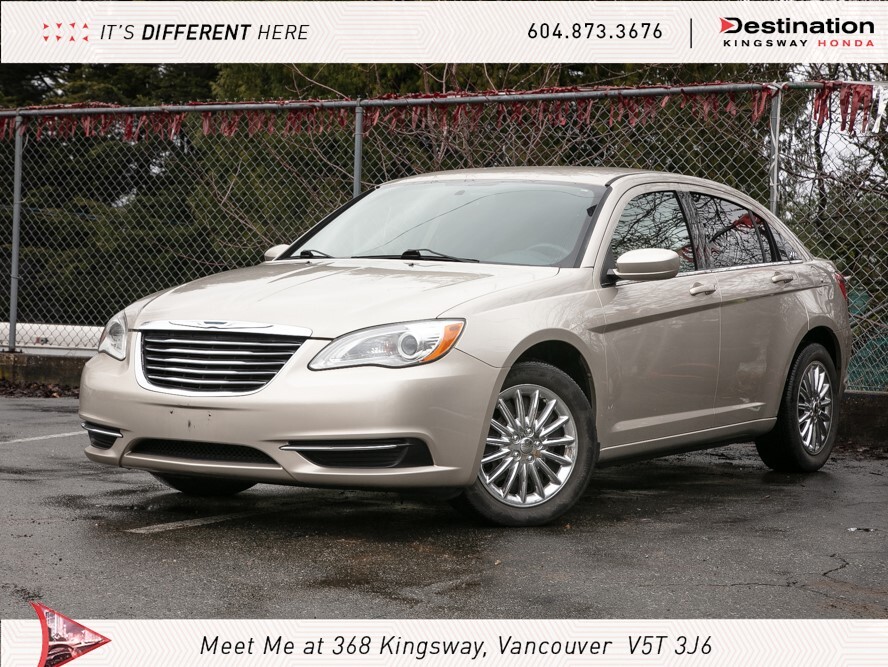 2013 Chrysler 200 4dr Sdn LX / NO ACCIDENTS / LOW KM / LOCAL VEHICLE