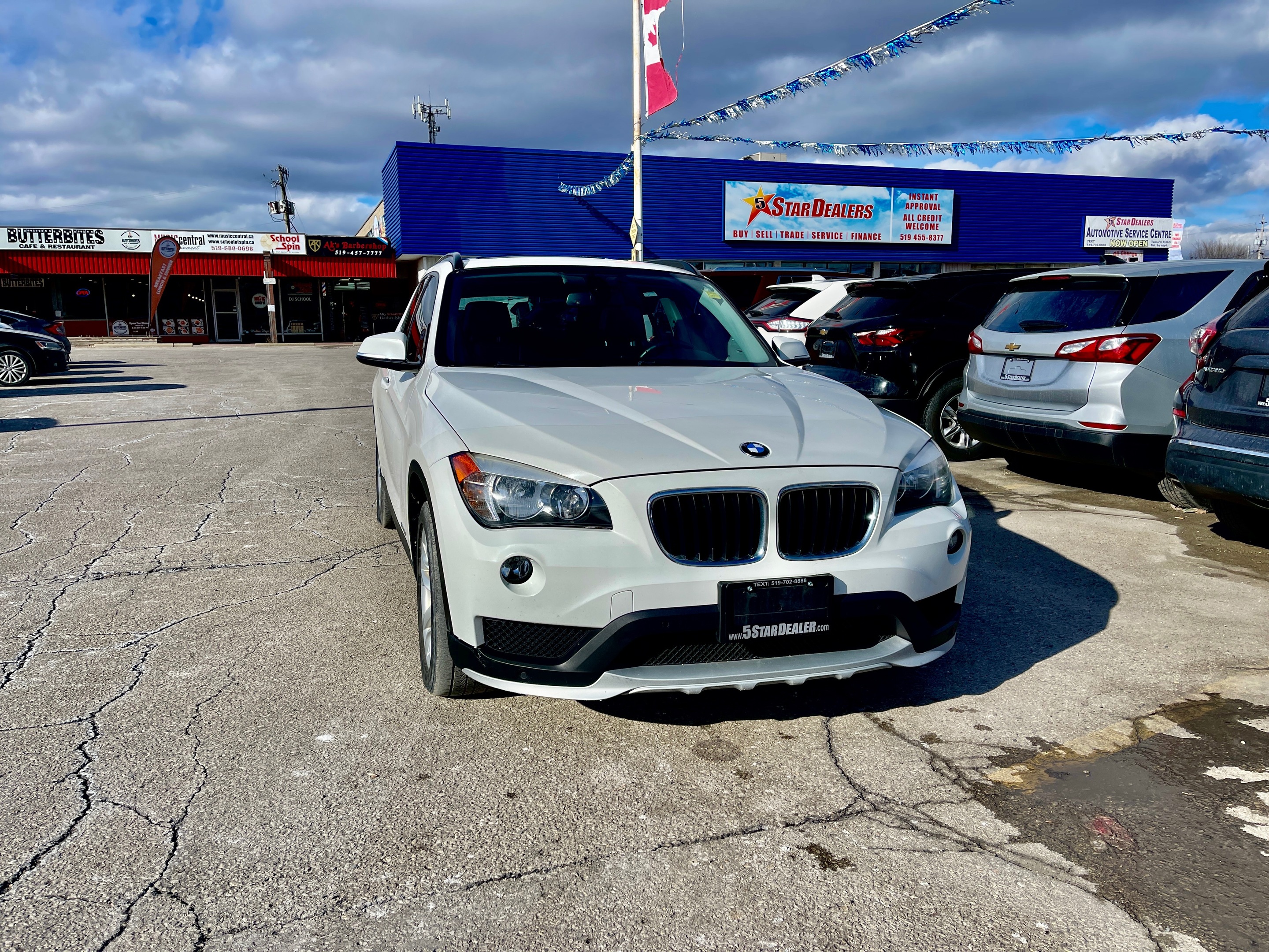2015 BMW X1 NAV LEATHER PANO ROOF MINT! WE FINANCE ALL CREDIT!