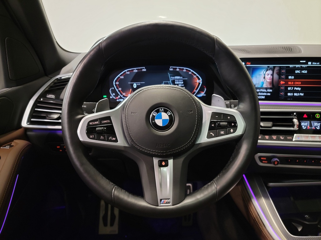 BMW X5 2022 Climatisation, Système de navigation, Mirroirs électriques, Sièges électriques, Vitres électriques, Régulateur de vitesse, Sièges chauffants, Intérieur cuir, Verrouillage électrique, Bluetooth, Toit ouvrant à vision panoramique, Système d'assistance stationnement / Capteurs de mouvement, Prise auxiliaire 12 volts, caméra-rétroviseur, Siège à réglage électrique, Commandes de la radio au volant