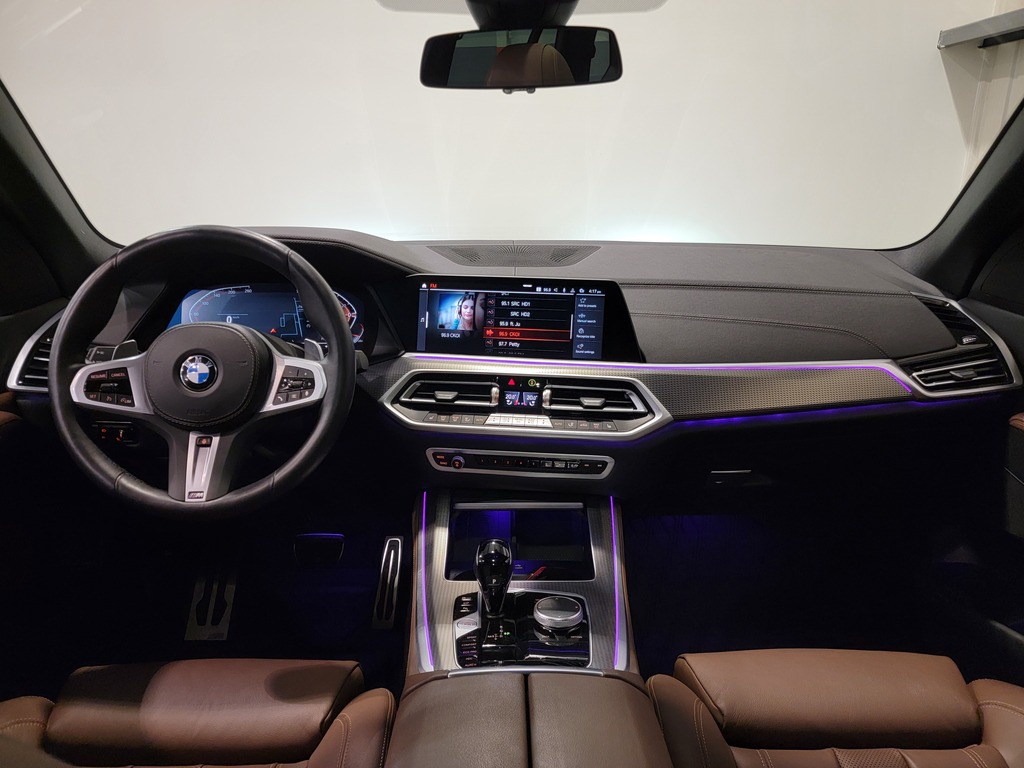 BMW X5 2022 Climatisation, Système de navigation, Mirroirs électriques, Sièges électriques, Vitres électriques, Régulateur de vitesse, Sièges chauffants, Intérieur cuir, Verrouillage électrique, Bluetooth, Toit ouvrant à vision panoramique, Système d'assistance stationnement / Capteurs de mouvement, Prise auxiliaire 12 volts, caméra-rétroviseur, Siège à réglage électrique, Commandes de la radio au volant